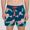 Men's Chubbies 6" Floral Reef Boardshort 2 Men's Chubbies 6" Floral Reef Boardshort -Chubbies Store CHUBBIES MENS M 6 FLORAL REEF BOADSHORT 136231 02 DARKBLUE DARK BLUE MAIN 10248.1678802750