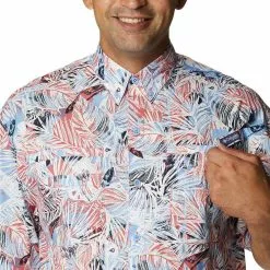 Columbia Sportswear Men's Columbia Super Tamiami Short Sleeve Shirt -Chubbies Store COLUMBIA MENS M SS SUPER TAMIAMI 1438961 689SSRED SUNSET RED TROPICLURE CLOSE FRONT 48073.1672690715