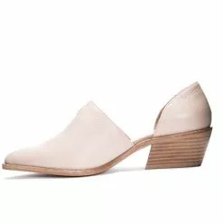 Women's Chinese Laundry Matcha Pointed Toe Clogs -Chubbies Store womens chinese laundry matcha bootie BMWQ01JJD natural side 76087.1665518244