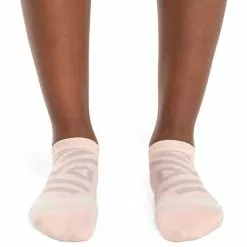 On Running Women's On Performance Low Sock 9 On Running Women's On Performance Low Sock -Chubbies Store womens on running low sock 345 01172 doe front 68457.1676997939
