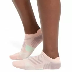 On Running Women's On Performance Low Sock 7 On Running Women's On Performance Low Sock -Chubbies Store womens on running low sock 345 01172 doe side 56922.1676997939